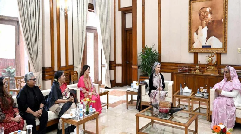 প্রধানমন্ত্রীর সঙ্গে শর্মিলা ঠাকুরের সৌজন্য সাক্ষাৎ